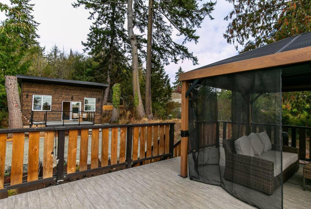 1-Bedroom Knotty Pine Cabin W Sauna & Jacuzzi Sooke Exterior foto